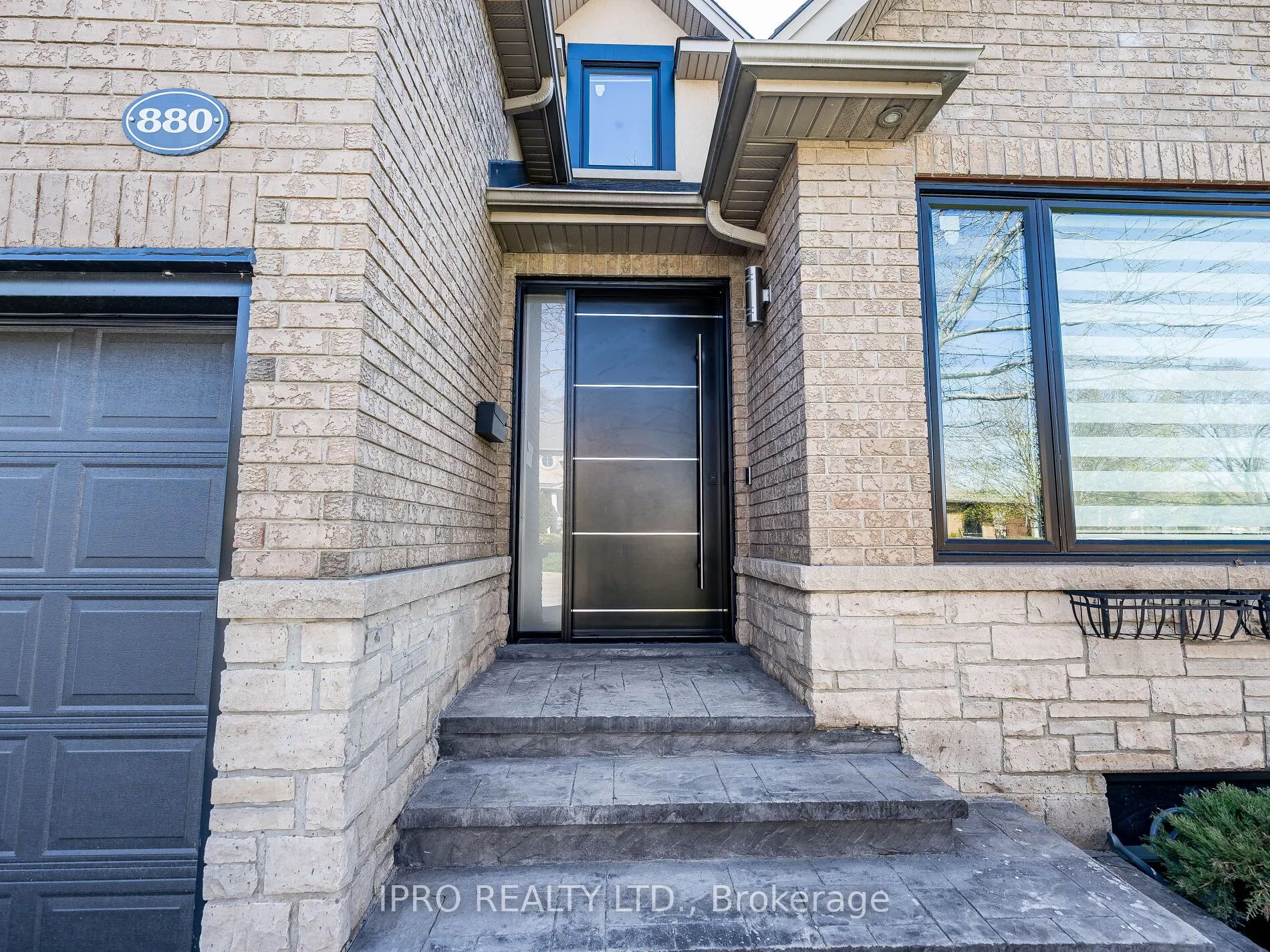 880 6th Street, ON L5E 1N6
