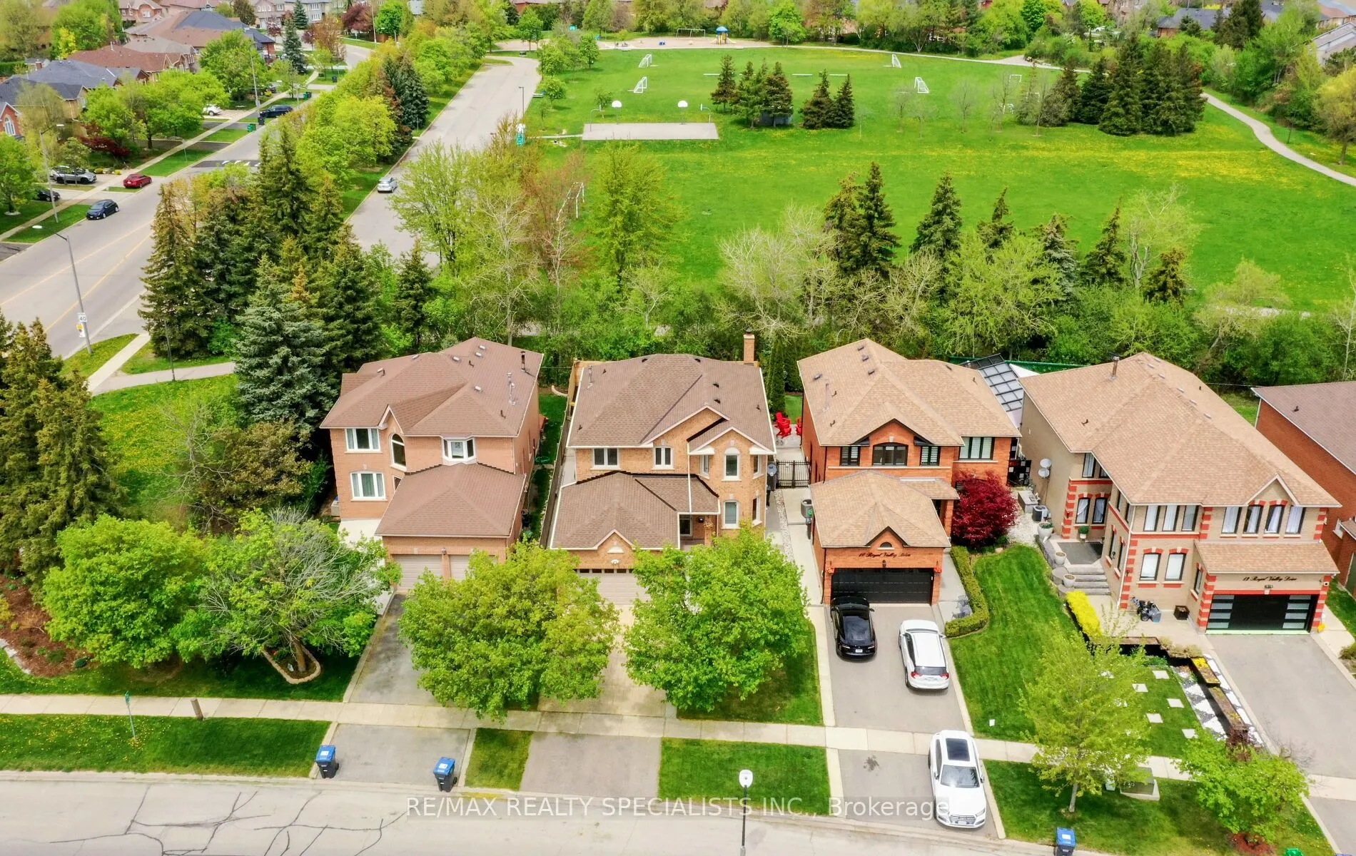 8 Royal Valley Drive, ON L7C 1B4