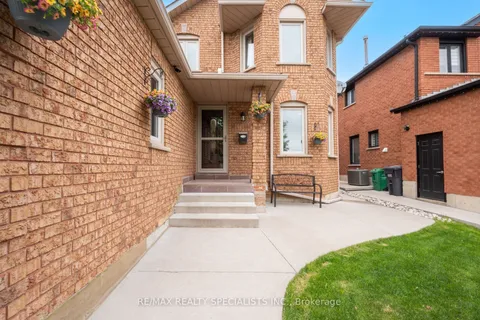 8 Royal Valley Drive, ON L7C 1B4