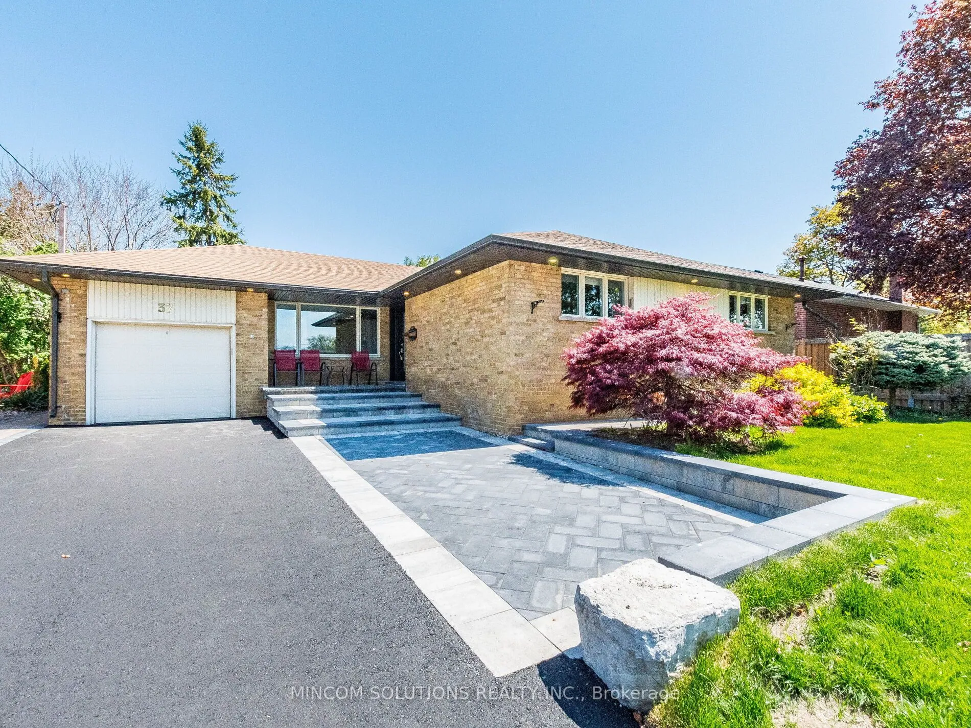 37 Suburban Drive, ON L5N 1G8