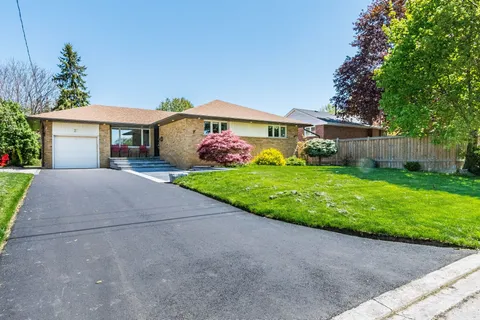37 Suburban Drive, ON L5N 1G8