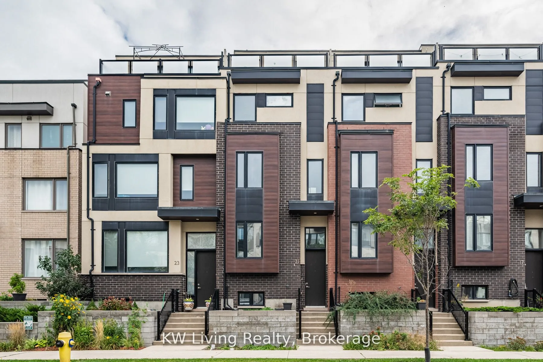 21 Caroline Carpenter Grove, ON M3K 0B1