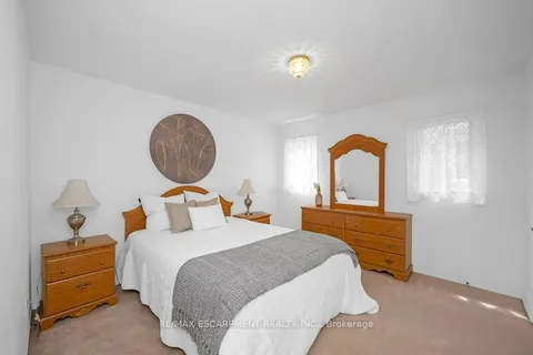 6121 Maple Gate Circle, ON L5N 7B1