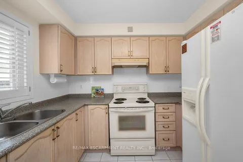 6121 Maple Gate Circle, ON L5N 7B1