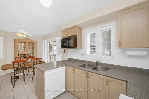 6121 Maple Gate Circle, ON L5N 7B1