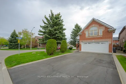 6121 Maple Gate Circle, ON L5N 7B1