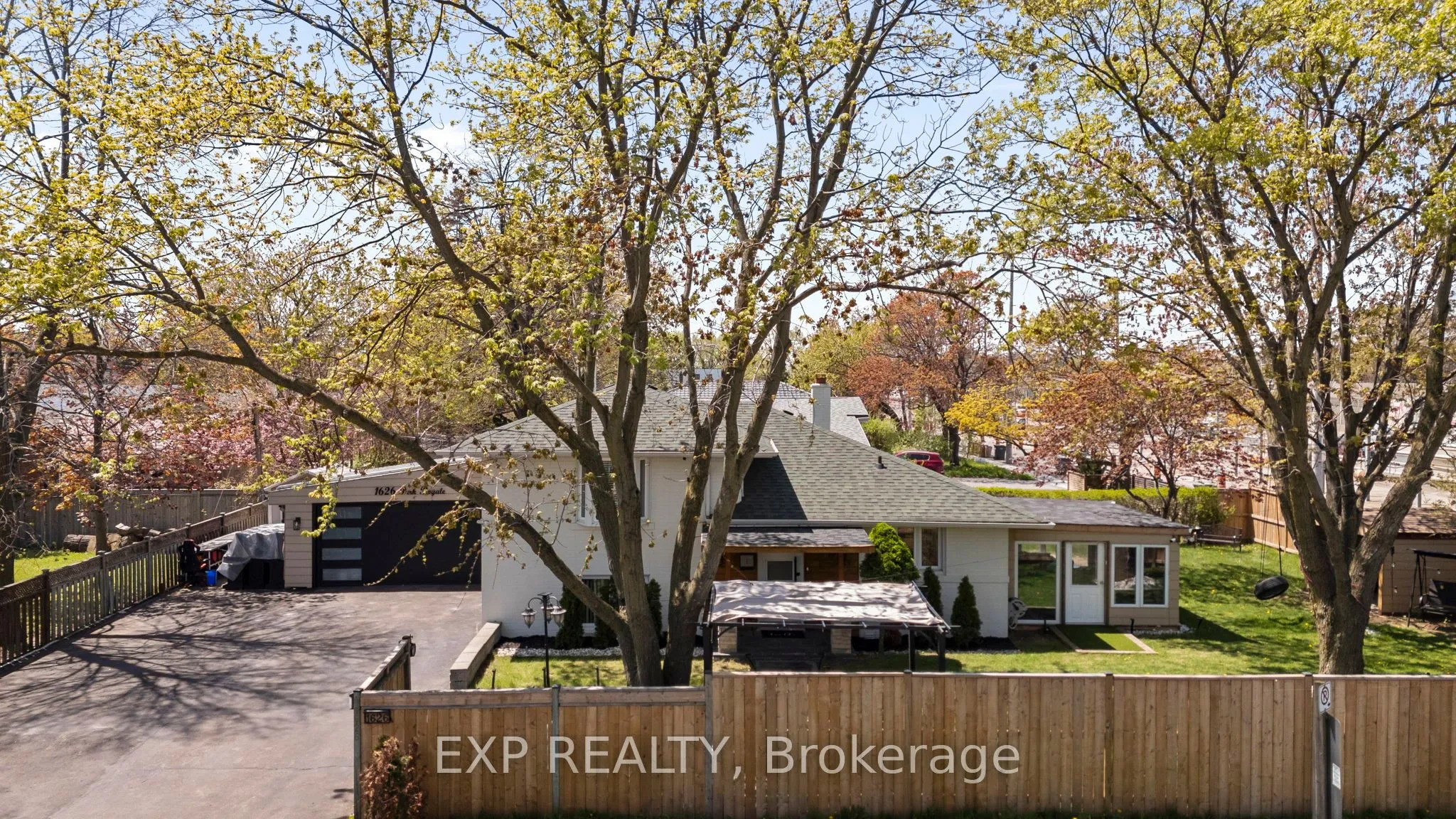 1626 Park Royale Boulevard, ON L5E 2Z8