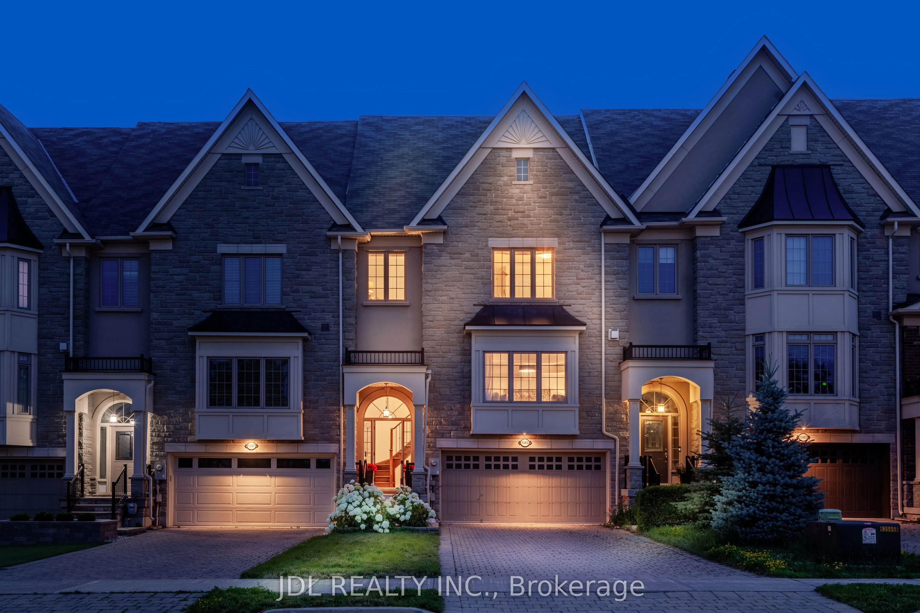 1585 Eglinton Avenue, ON L5M 7C1