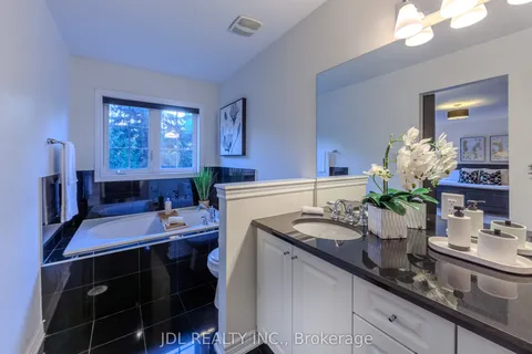 1585 Eglinton Avenue, ON L5M 7C1