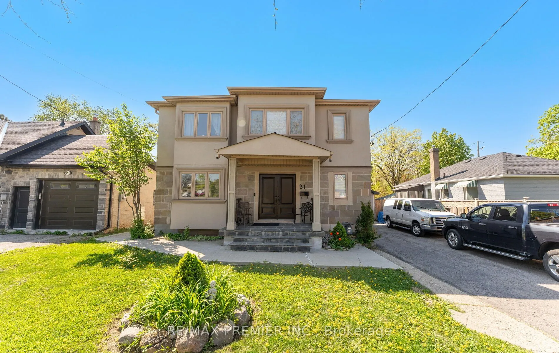 21 Yvonne Avenue, ON M3L 1C8