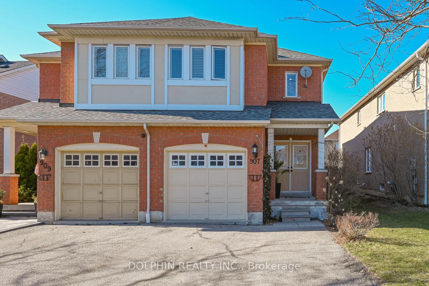 907 Tambourine Terrace, ON L5W 1S4