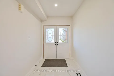 907 Tambourine Terrace, ON L5W 1S4