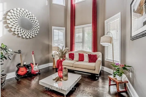 323 McDougall Crossing, ON L9T 0N5