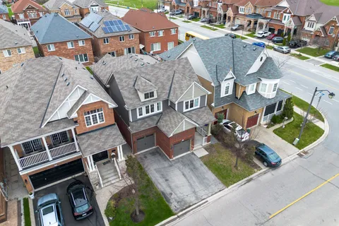 597 Bartleman Terrace, ON L9T 6Z4