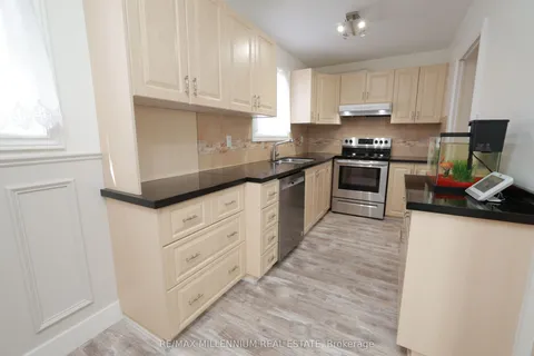 10 Manderley Place, ON L6S 2S6