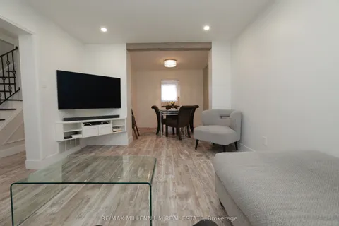 10 Manderley Place, ON L6S 2S6