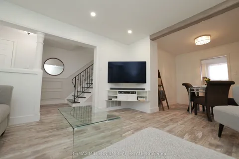 10 Manderley Place, ON L6S 2S6