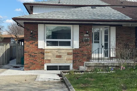 6862 Darcel Avenue, Mississauga, ON L4T 2W5