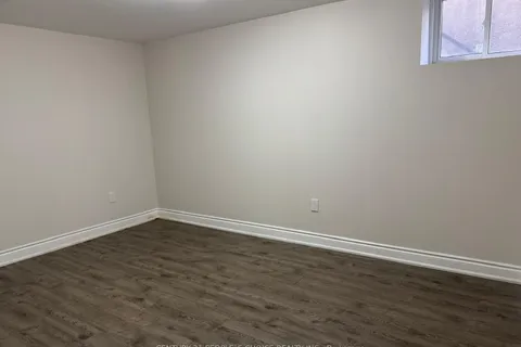 6862 Darcel Avenue, Mississauga, ON L4T 2W5