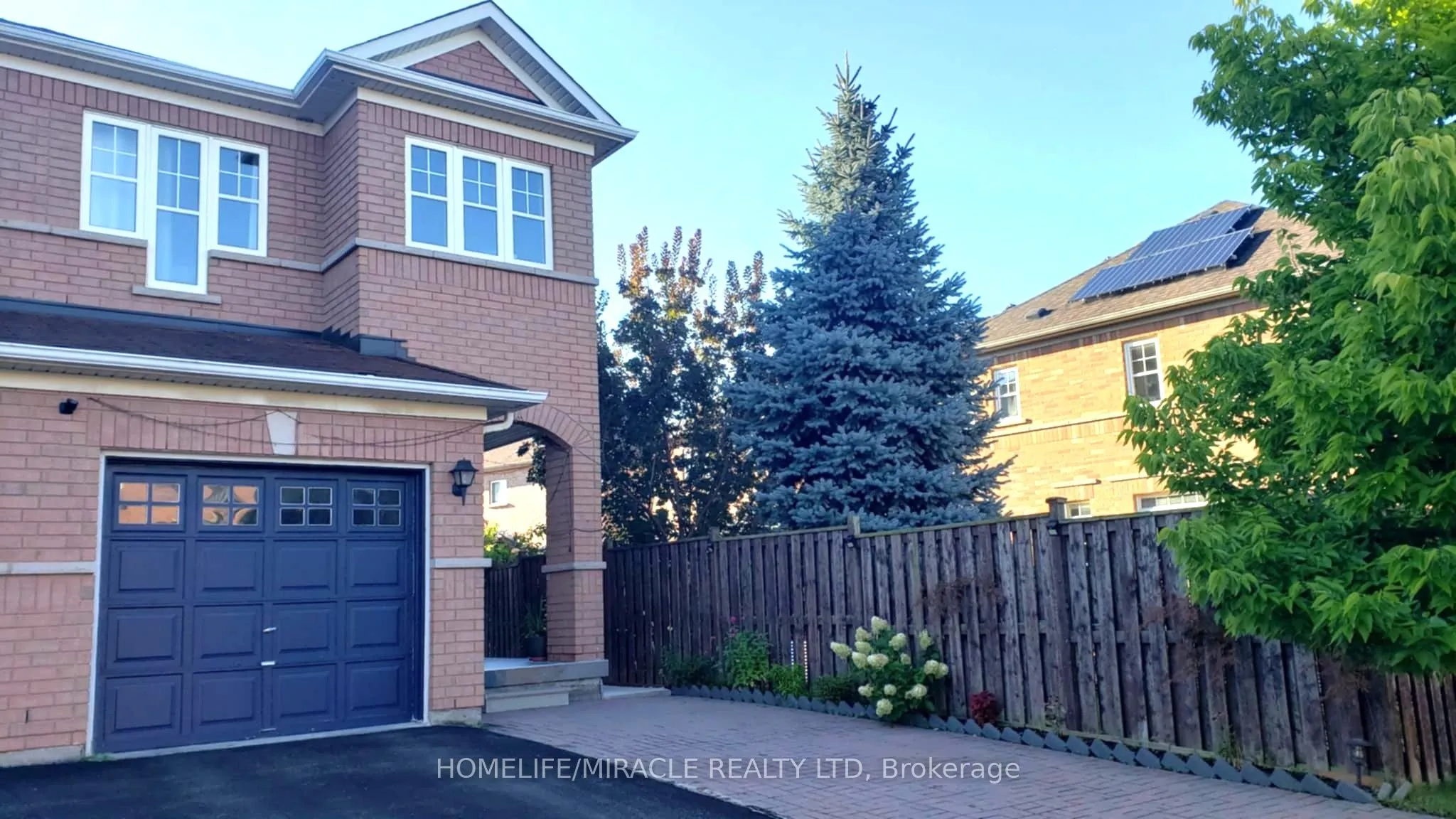 121 Nathaniel Crescent, ON L6Y 5M3