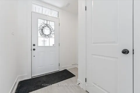 690 Broadway Avenue, ON L9W 5C8