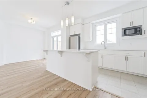 690 Broadway Avenue, ON L9W 5C8