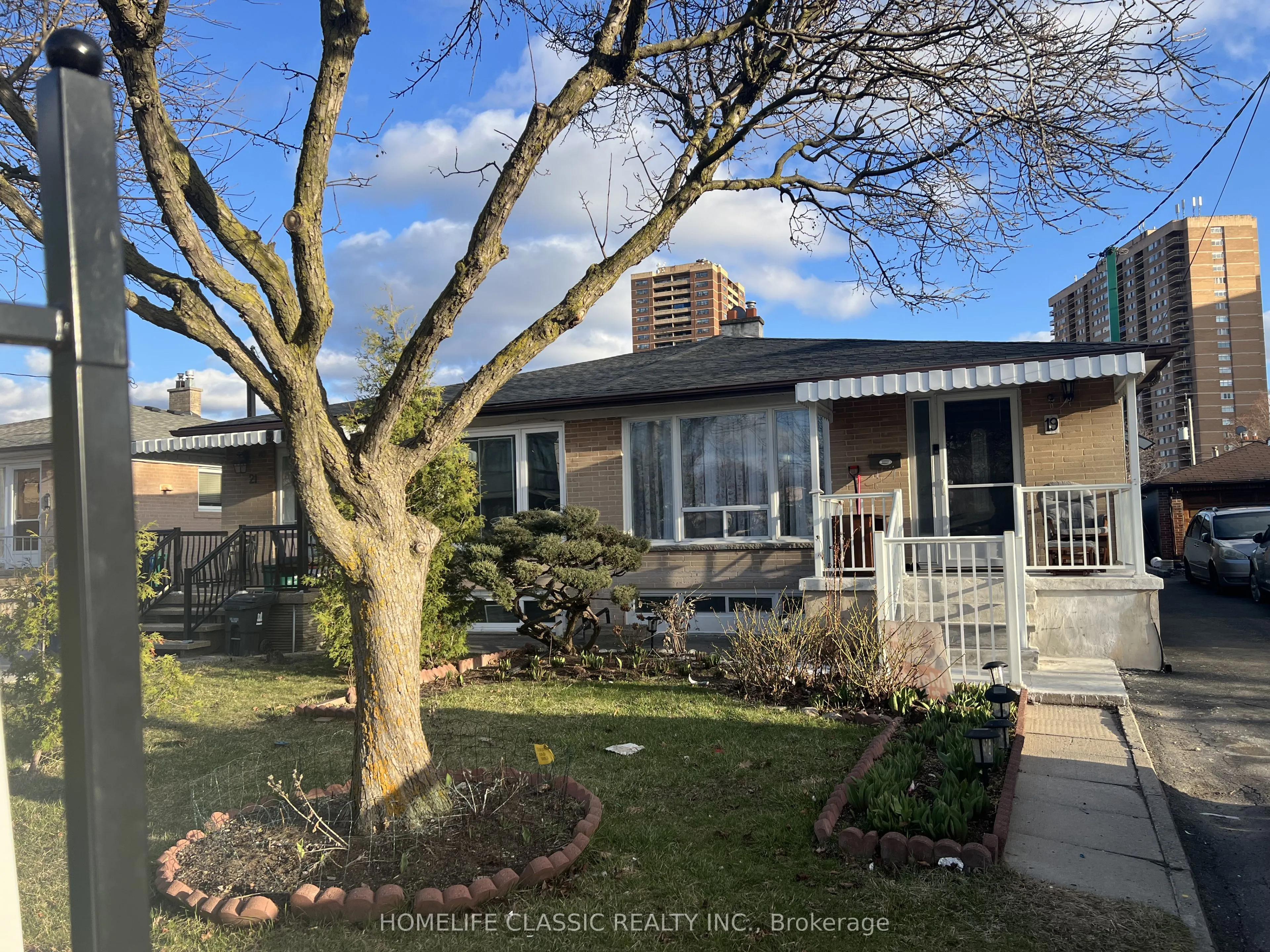 19 Neames Crescent, ON M3L 1K8