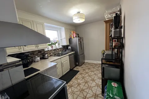 19 Neames Crescent, ON M3L 1K8