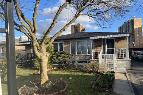 19 Neames Crescent, ON M3L 1K8