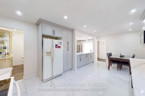 7433 Sigsbee Drive, ON L4T 3S5