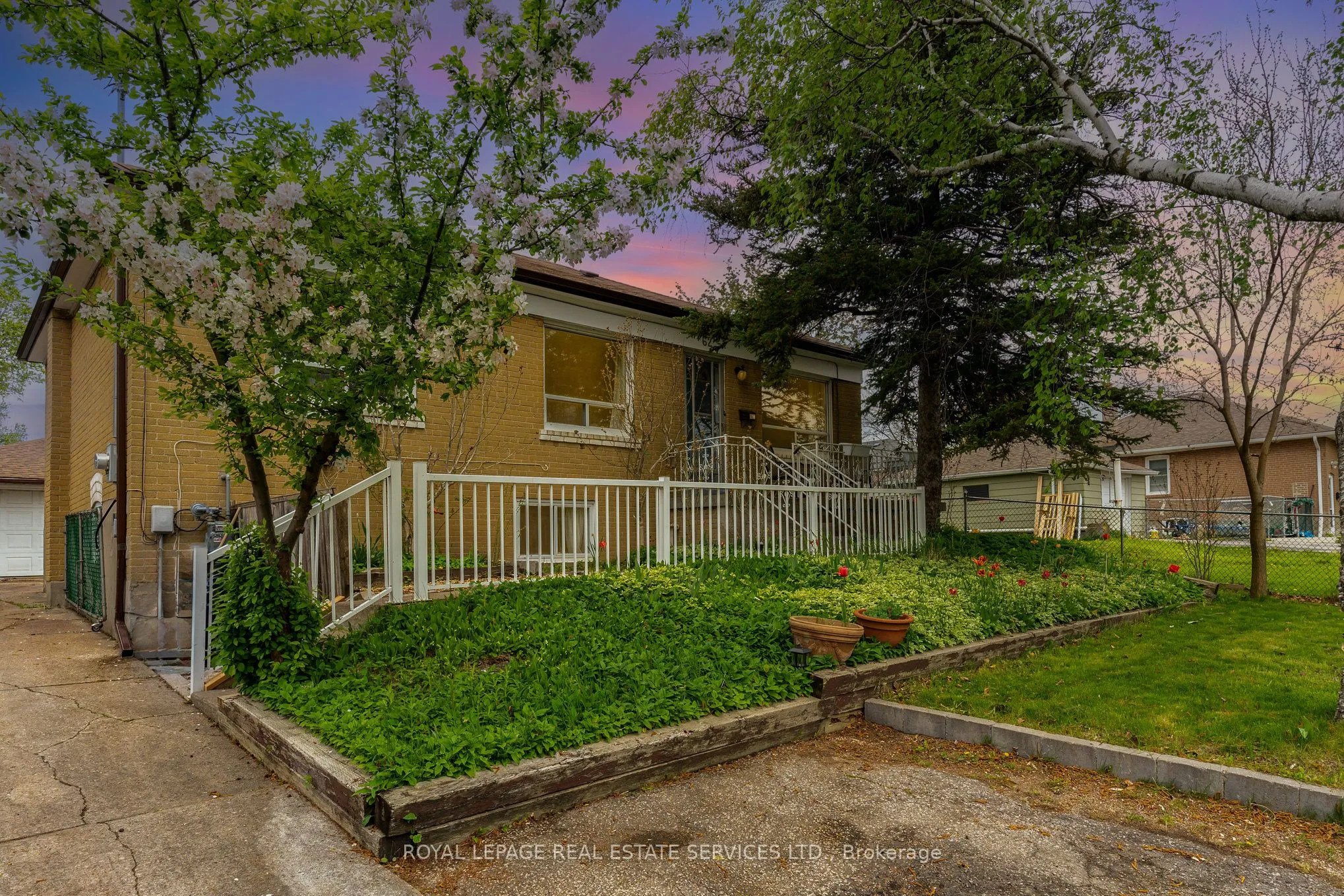 62 Nash Drive, Toronto, ON M3M 2L5