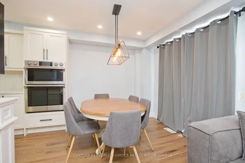 15D View Green Crescent, Toronto, ON M9W 7C9