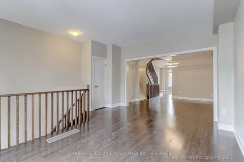 560 Mermaid Crescent, Mississauga, ON L5G 0B3