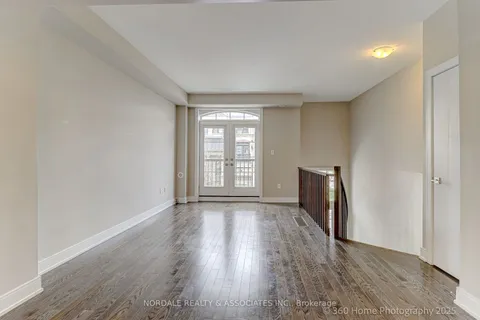 560 Mermaid Crescent, Mississauga, ON L5G 0B3