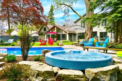 876 Parkland Avenue, ON L5H 3H1