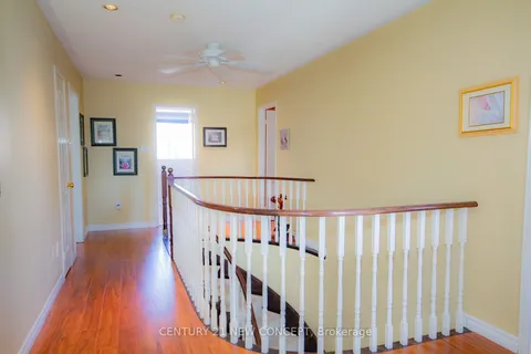1497 Estes Crescent, Mississauga, ON L5V 1M4