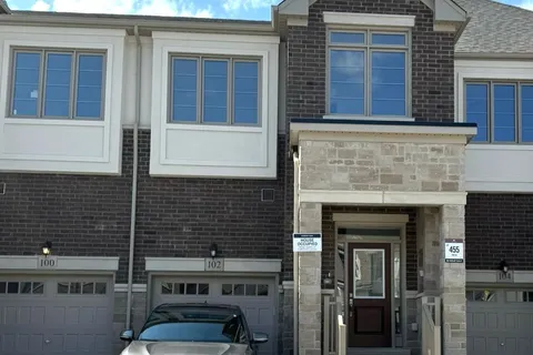 102 BERMONDSEY Way, Brampton, ON L6Y 6K9