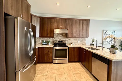 101 Kaiting Trail, Oakville, ON L6M 0T6