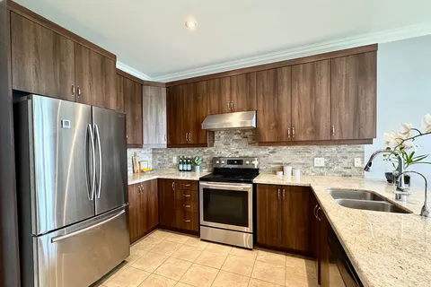 101 Kaiting Trail, Oakville, ON L6M 0T6