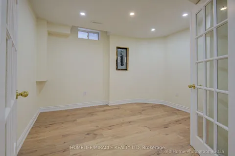 55 Lyndbrook Crescent, ON L6P 2N9