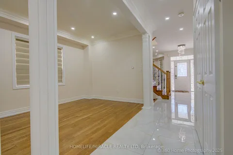55 Lyndbrook Crescent, ON L6P 2N9