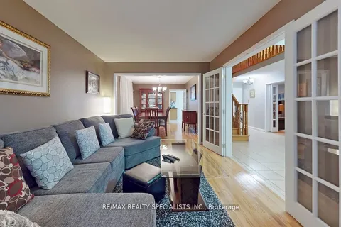 8 Cochrane Avenue, ON L6Z 4J4