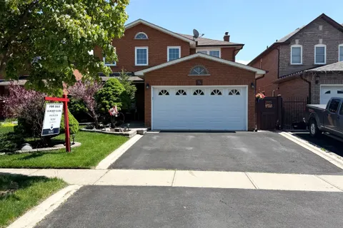 8 Cochrane Avenue, ON L6Z 4J4