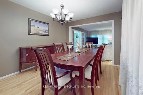 8 Cochrane Avenue, ON L6Z 4J4