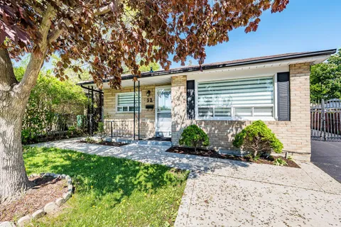 32 Madoc Drive, ON L6V 1Z9