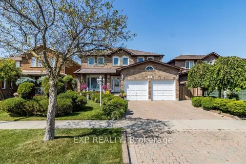 449 Greenpark Crescent, ON L5B 3P4