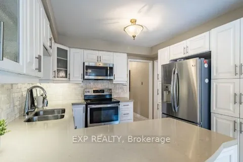 449 Greenpark Crescent, ON L5B 3P4