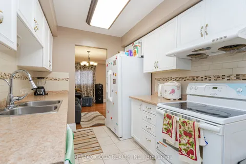 46 Donna Drive, ON L6Z 3V2