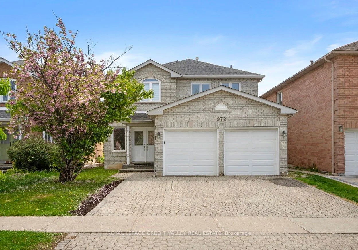 972 Winterton Way, ON L5V 1M6