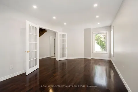 972 Winterton Way, ON L5V 1M6